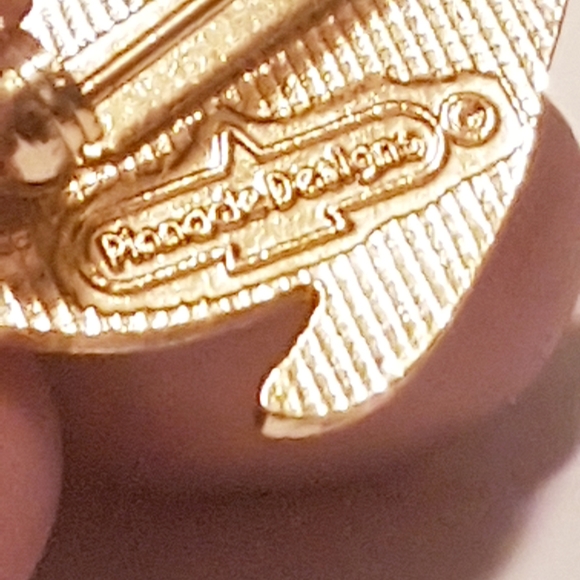 Penguin Enamel Pin - Picture 3 of 10